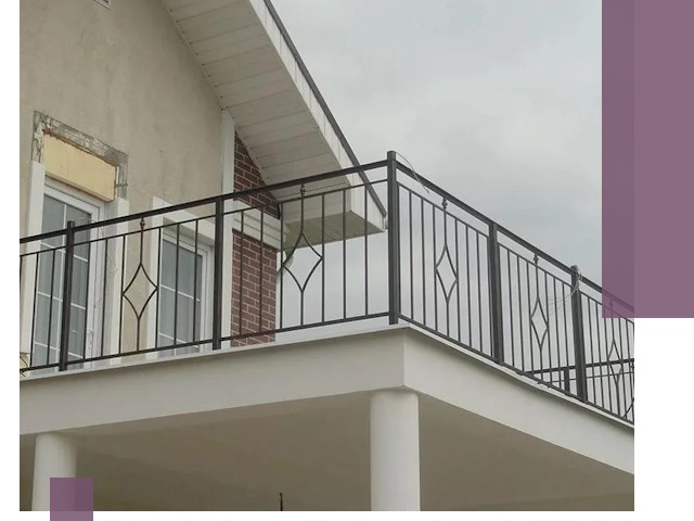 Изготовление балконных ограждений в Ялте из металла и стекла