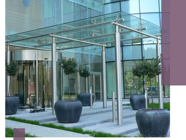 Навесы из стекла на заказ в Ялте — монтаж и установка