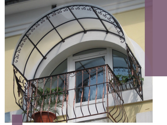 Козырьки над балконом в Ялте — изготовление и монтаж